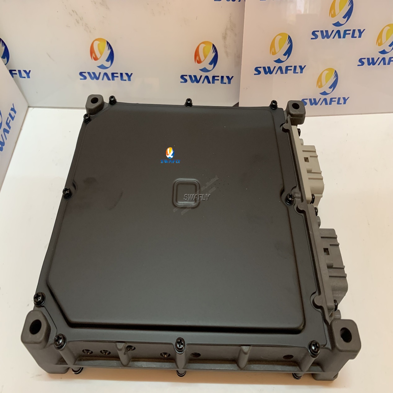 Cât valorează placa computerului excavatorului Carterpillar