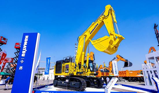 În decembrie, excavatoarele Komatsu din China au funcționat timp de 108 ore, în creștere cu 19,5% față de anul trecut; alte patru regiuni au înregistrat, de asemenea, o creștere pozitivă față de anul trecut.